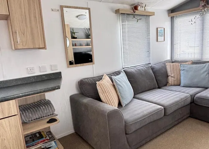 Padstow Holiday Base Bright Two Bedroom Lodge At Seven Bays
