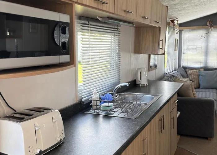 Padstow Holiday Base Bright Two Bedroom Lodge At Seven Bays