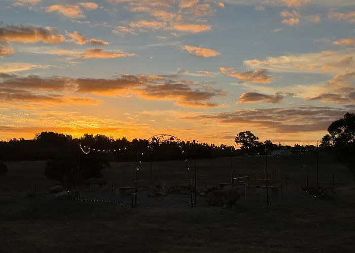 Peaceful Farm Retreat - Luxury Cabins In Goulburn