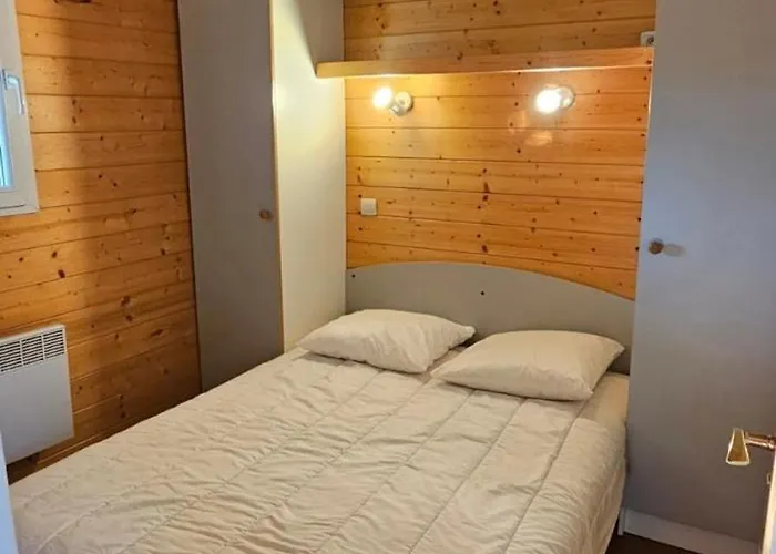 Zecamping 3 Pet Friendly Et Piscine Avec Acces Direct A Un Lac