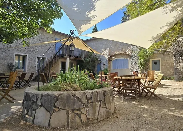 Zecamping 3 Pet Friendly Et Piscine Avec Acces Direct A Un Lac