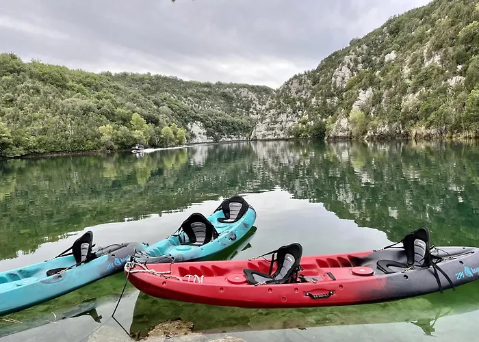 Zecamping 3 Pet Friendly Et Piscine Avec Acces Direct A Un Lac
