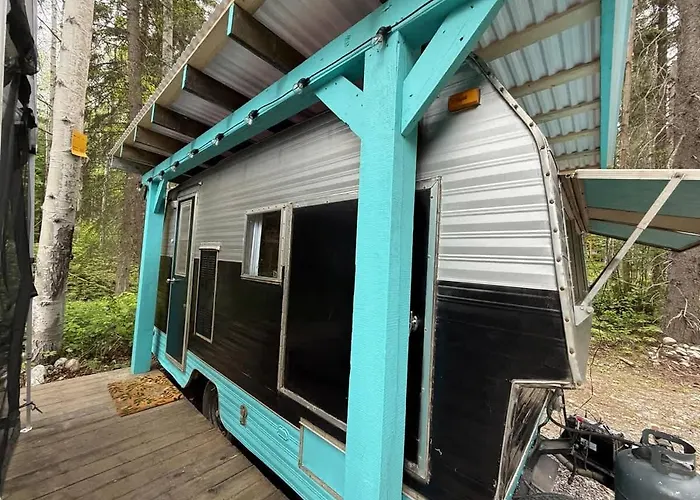 Cozy Vintage Camper, The Tealy Wheely