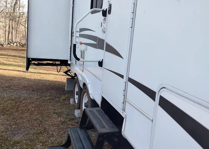 32Ft Cozy Camper On 7 Acres, Pond