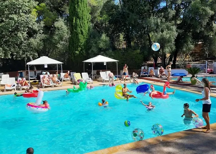 Camping 4 Etoiles - Piscine - Ccbfibg