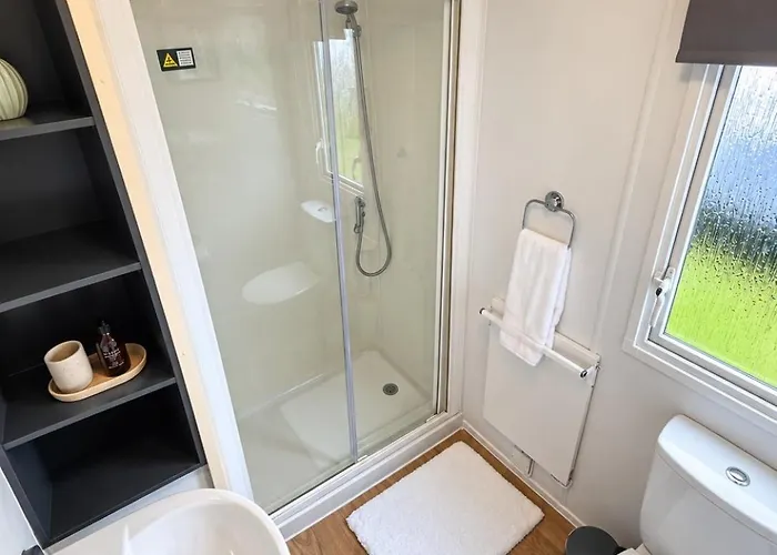 Padstow Holiday Base Bright Two Bedroom Lodge At Seven Bays