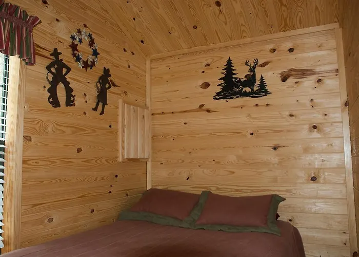 Medina Lake Camping Resort Cabin 3 Lakehills