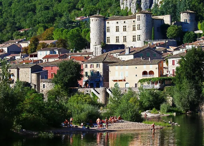 Roulottes Et Cabanes De Saint Cerice