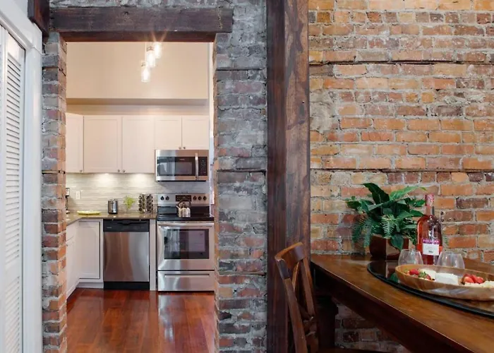 416A Waldburg St - Newly Renovated 1920'S Historic District Apt