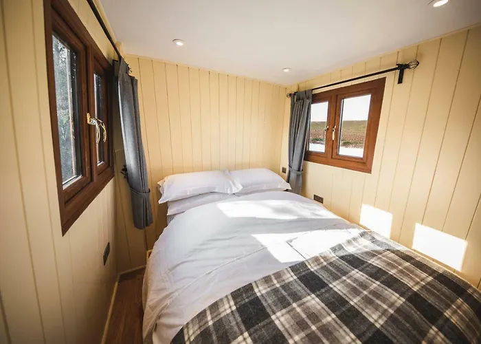 Avon Riverside Glamping
