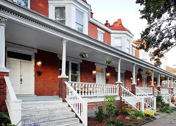 416A Waldburg St - Newly Renovated 1920'S Historic District Apt