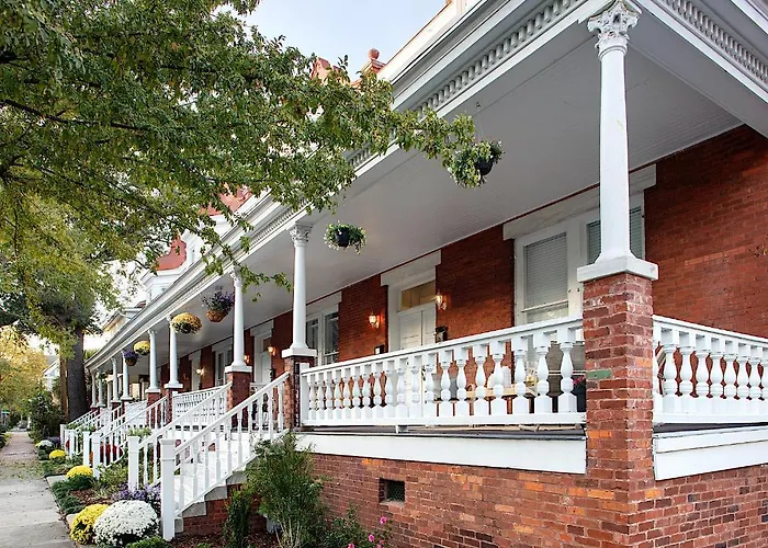 416A Waldburg St - Newly Renovated 1920'S Historic District Apt
